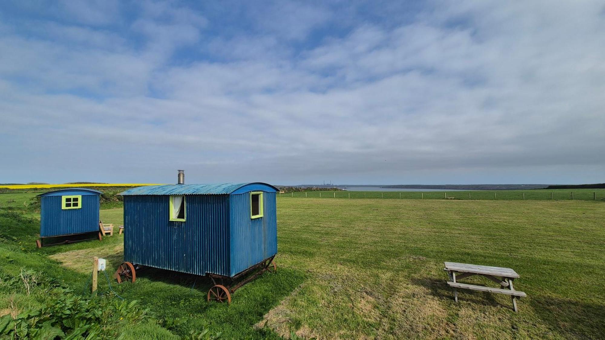 Coast Path Camping Saint Ishmaels  エクステリア 写真