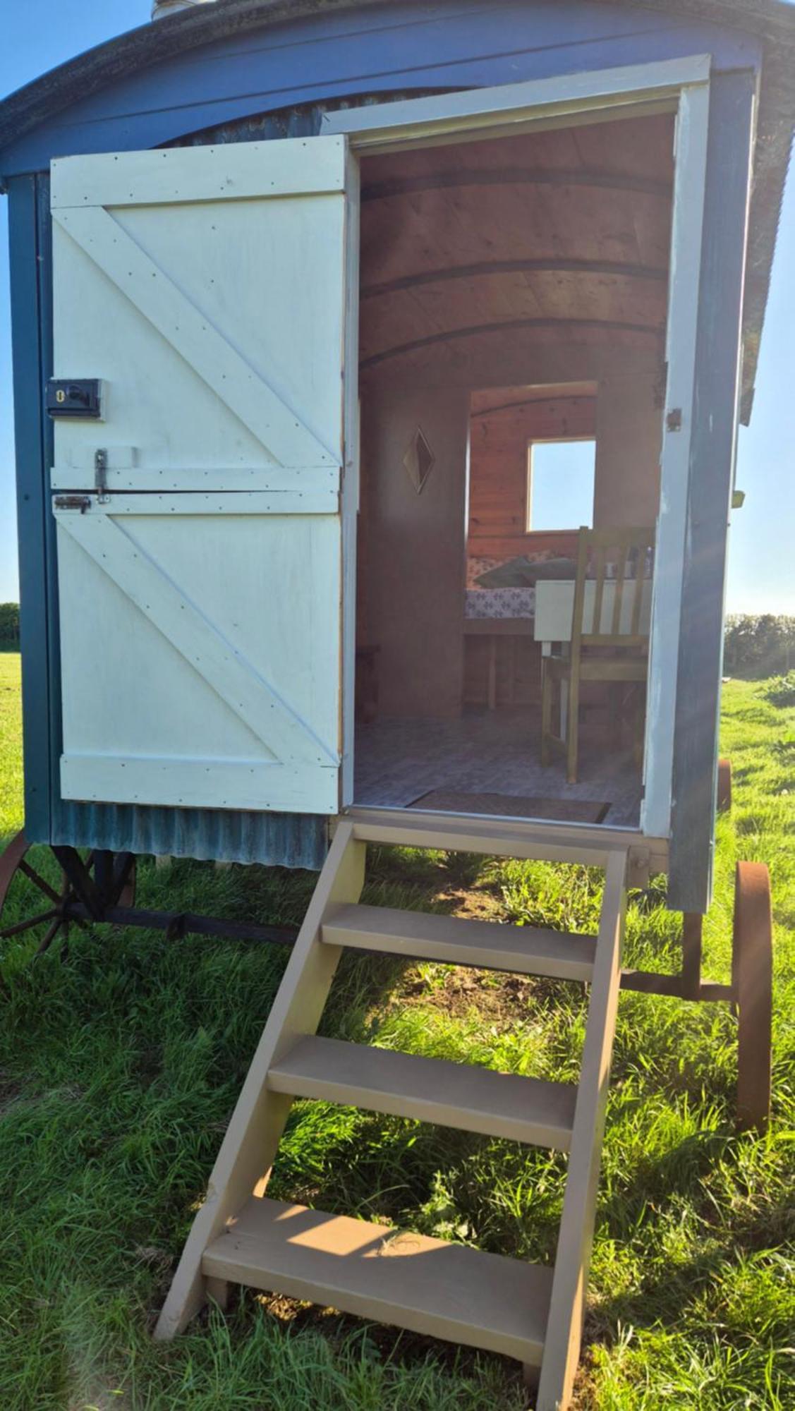 Coast Path Camping Saint Ishmaels  エクステリア 写真